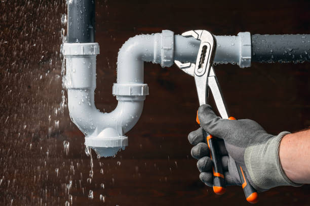 Professional Emergency Plumber technician working in Dexter City, OH